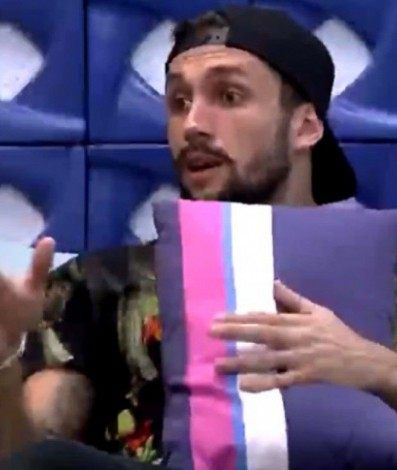 Arthur pede para Carla Diaz: 'Não me chama de meu bem' - Reprodução / TV Globo