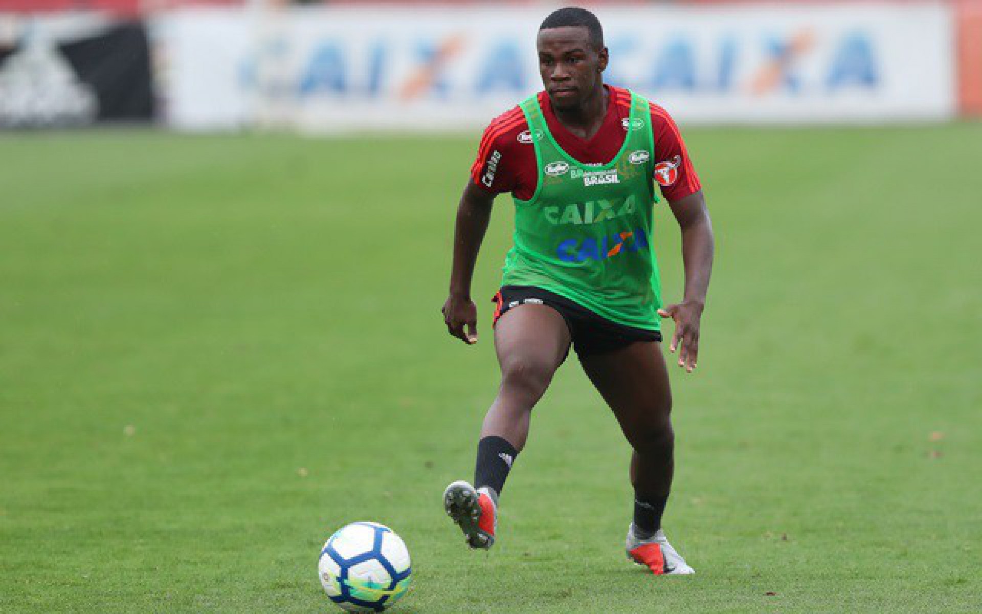 Após saída de Pepê, Flamengo deverá negociar mais dois jogadores
