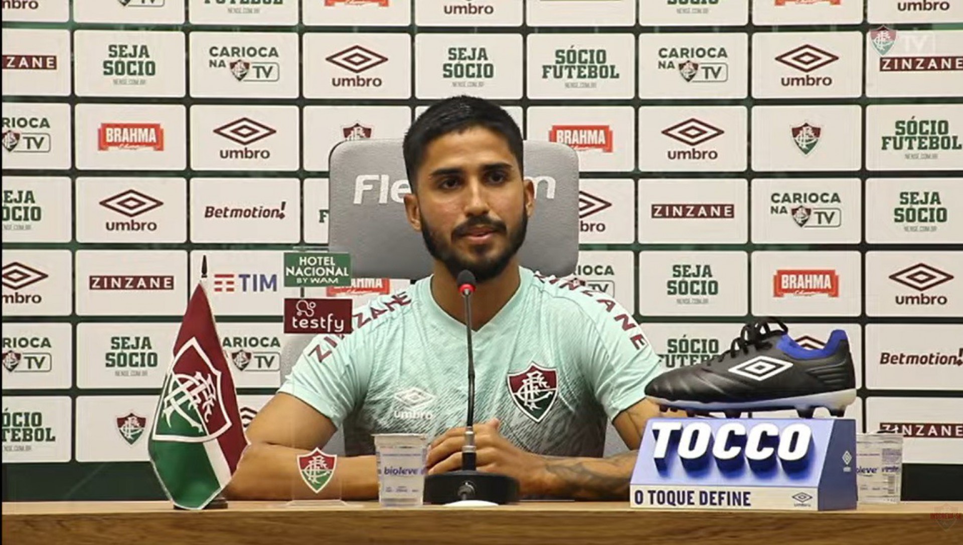 Lateral rescinde com o Fluminense e vai para o futebol português