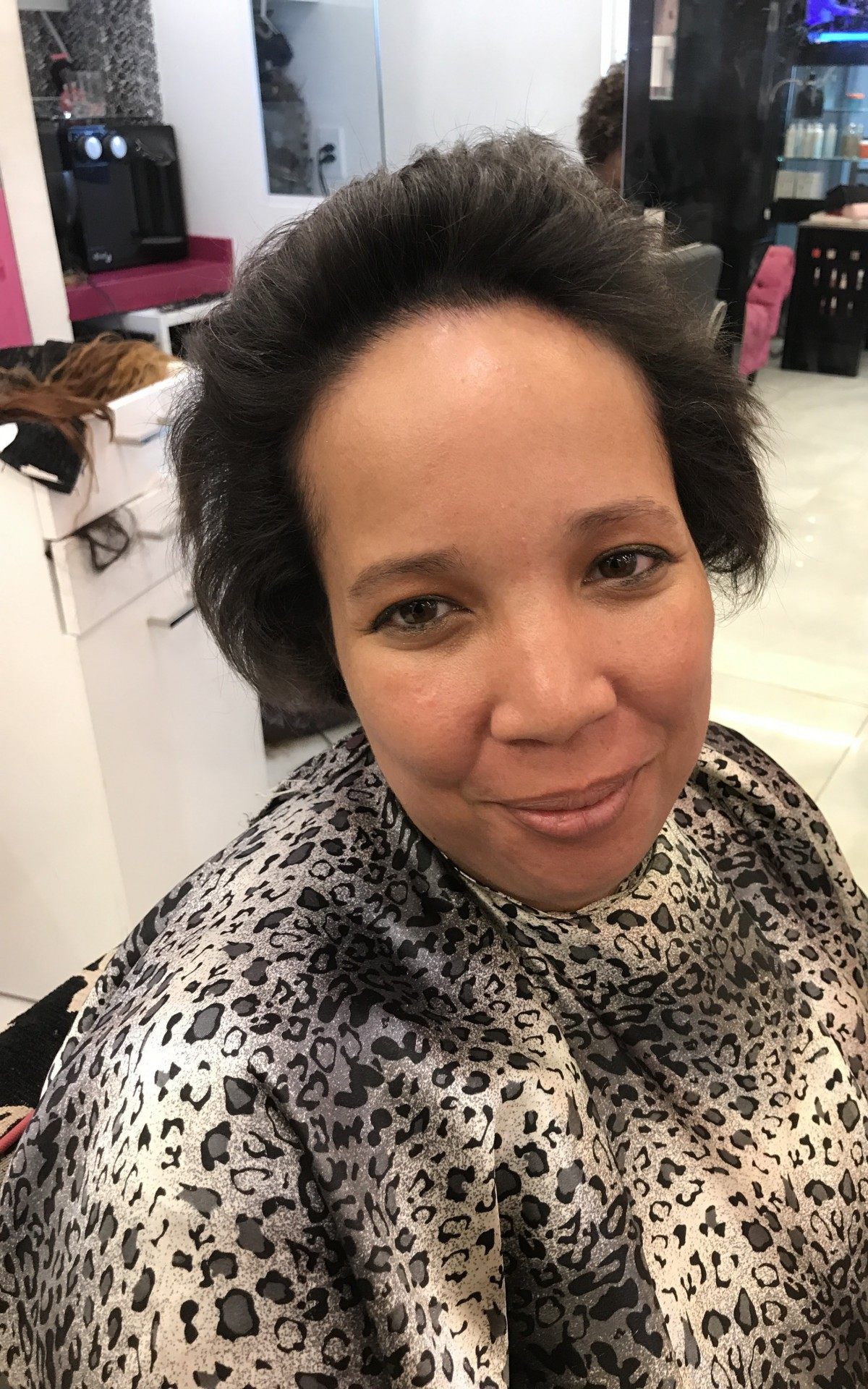 Antes de passar pelo projeto Cabelinhos do Bem, Jaqueline Chagas estava com os cabelos curtos