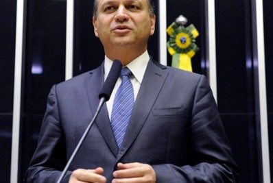 Advogado de Ricardo Barros atuou como representante da vacina da CanSino em acordo com governo