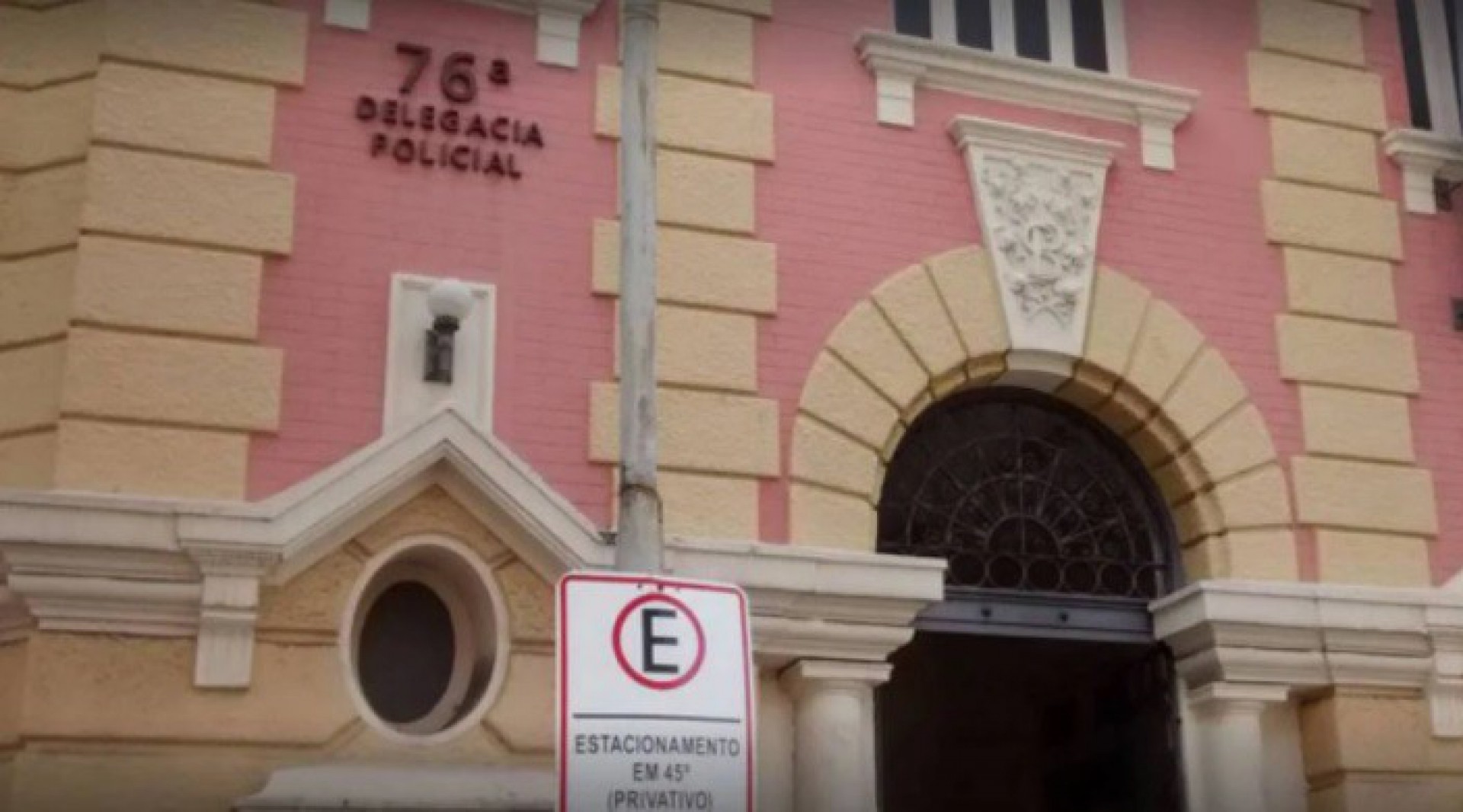 Suspeitos e drogas apreendidas foram encaminhadas para a 76&ordf;DP (Niter&oacute;i) - Reprodu&ccedil;&atilde;o / Google 