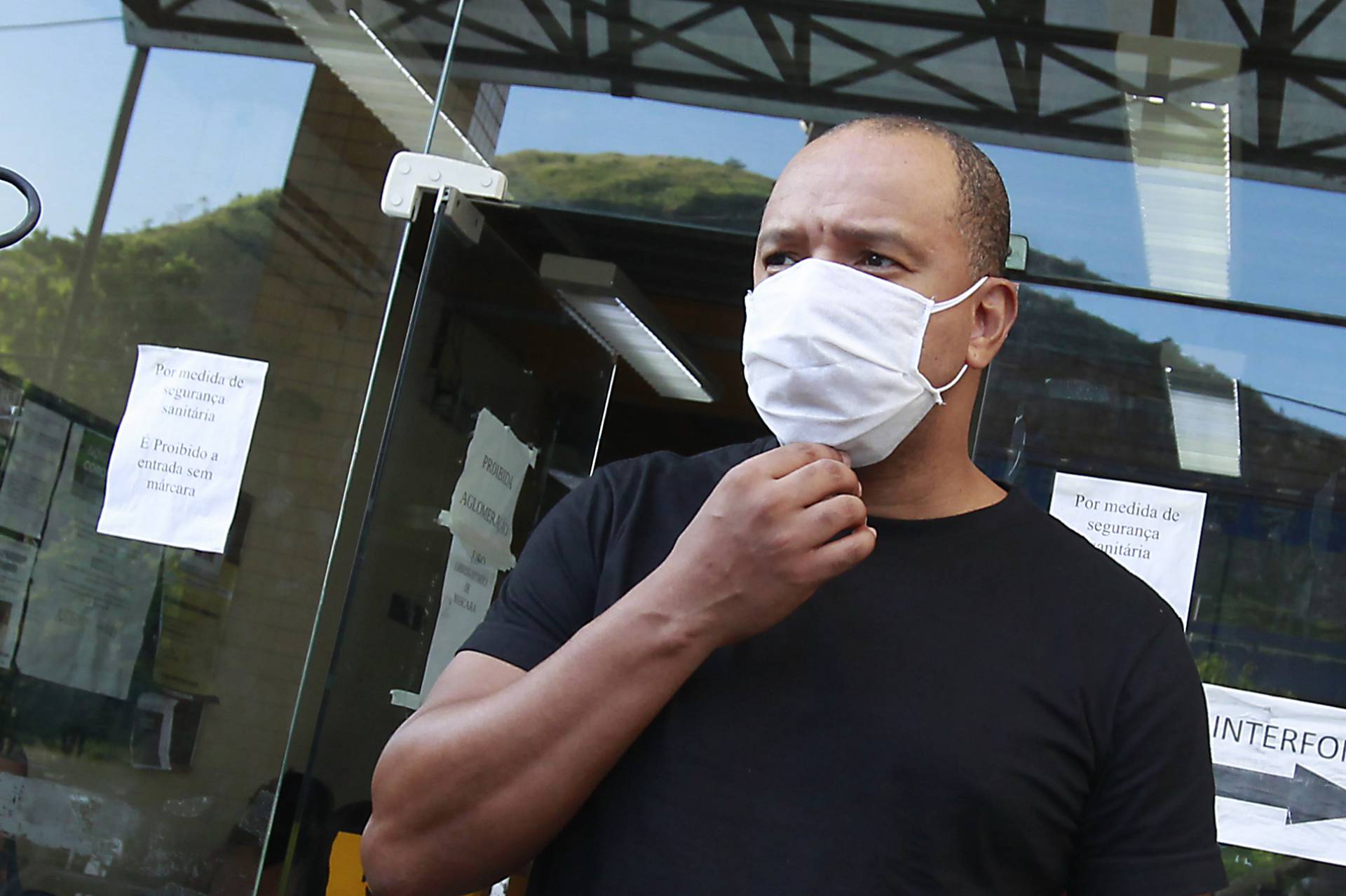 Anderson, em 2021, quando esteve na 33ª DP (Realengo), para ser ouvido após denúncia de estupro - Arquivo / Agência O Dia