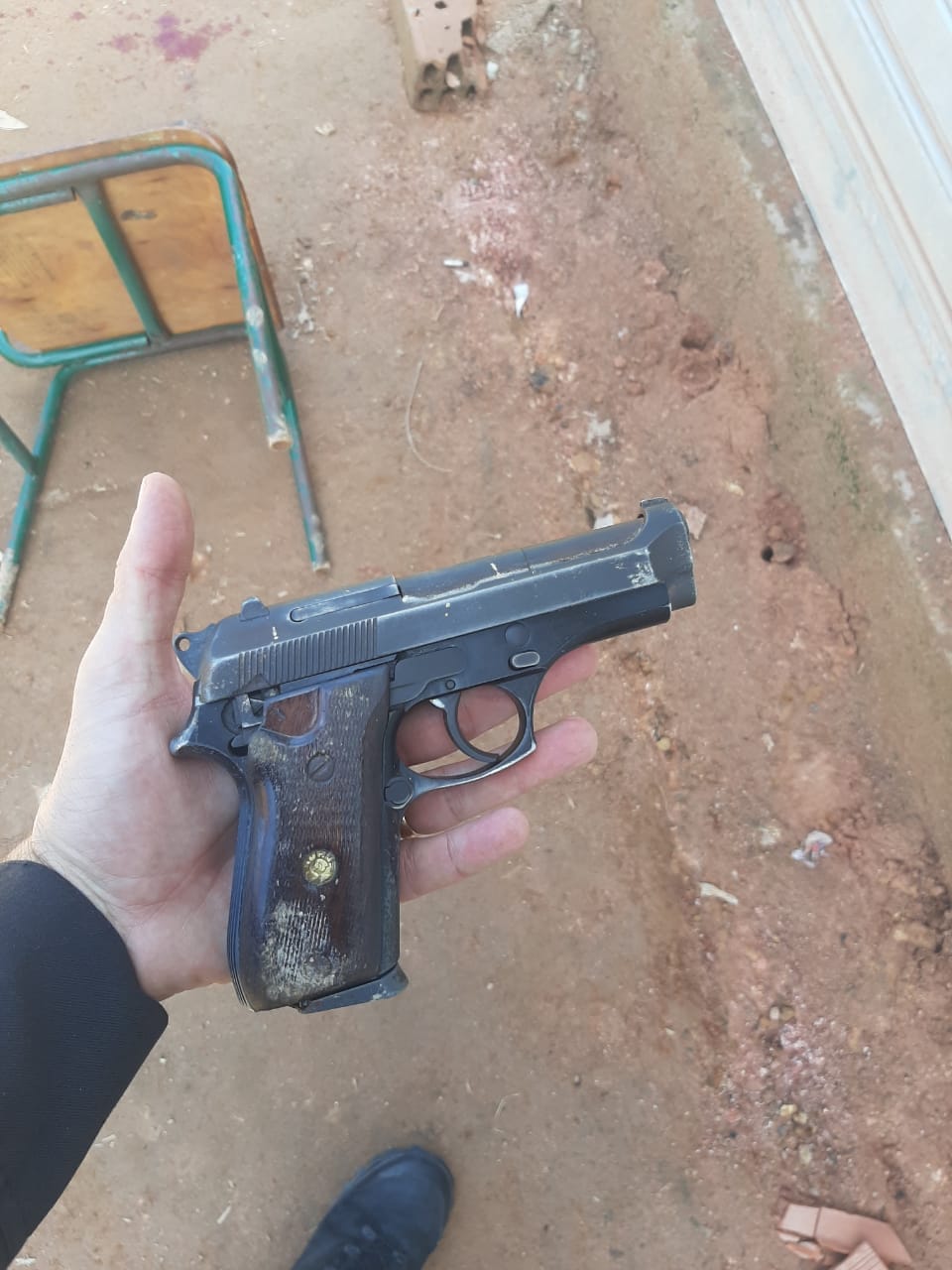 Pistola &eacute; apreendida em Duque de Caxias