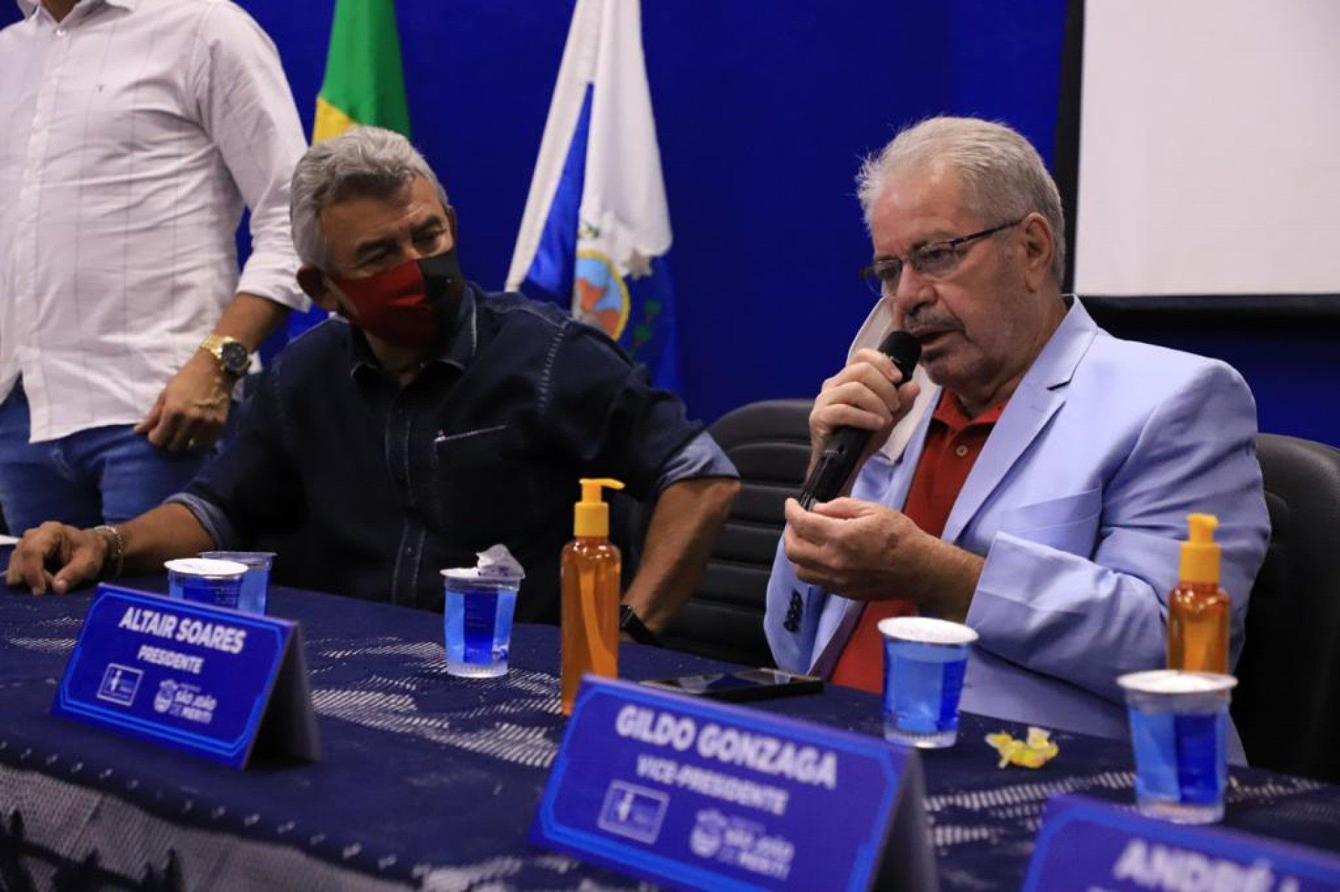 O novo presidente do instituto, Altair Soares, acompanhado do prefeito de Meriti, Dr. João - Divulgação