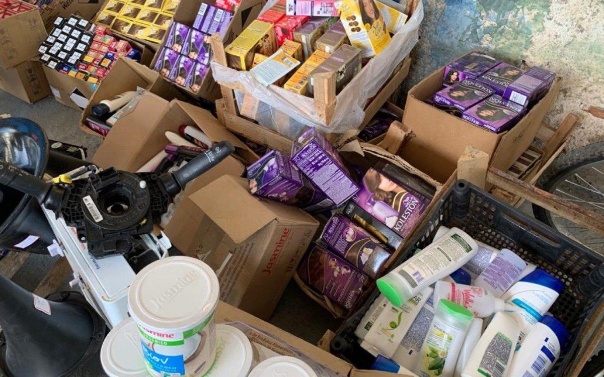 Na opera&ccedil;&atilde;o, a equipe apreendeu produtos eletr&ocirc;nicos, equipamentos de autom&oacute;veis, produtos de cabelo fora da validade e outros