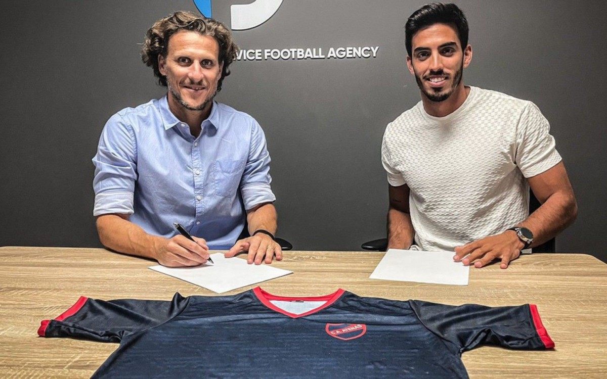 Ap&oacute;s uma passagem de oito meses como t&eacute;cnico do Pe&ntilde;arol, F&oacute;rlan retoma a carreira pelo Atl&eacute;tico Atenas, da Segundona do Uruguai