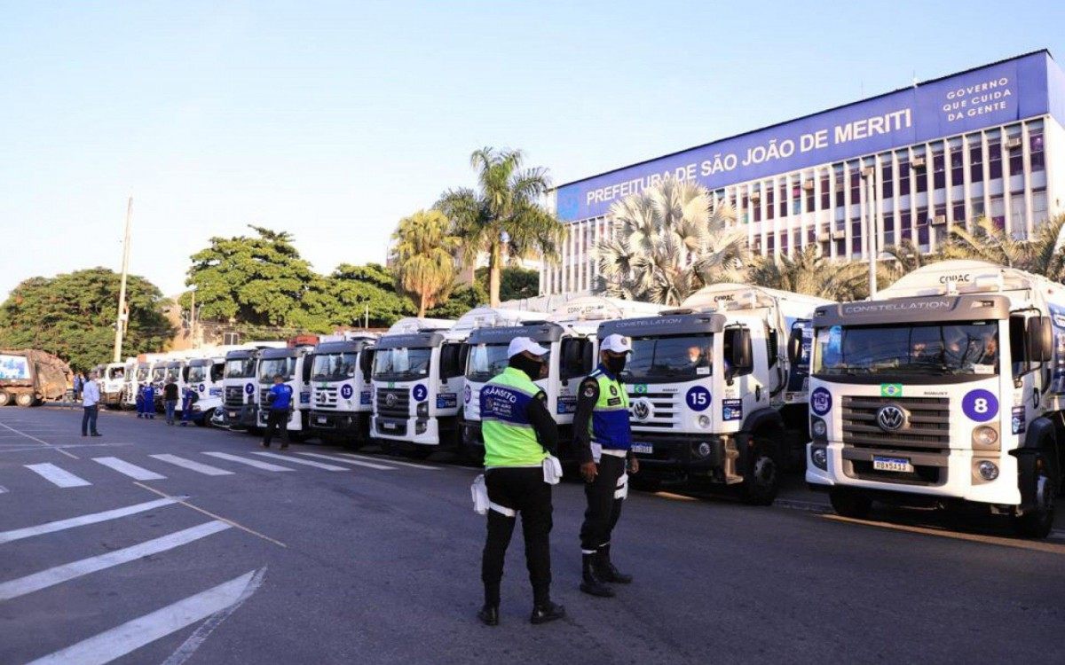 Prefeitura fiscaliza e afirma que coleta de lixo em Meriti est&aacute; normalizada