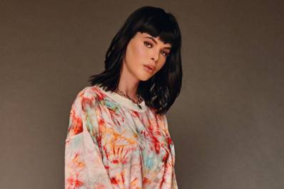 Vítima de um ataque transfóbico retoma carreira de influenciadora e modelo