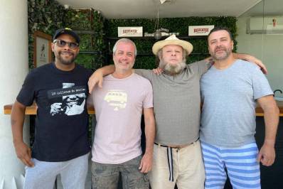 Atores comemoram aniversário de empresário