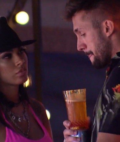 Pocah e Arthur, no "BBB21" - Reprodu&ccedil;&atilde;o / TV Globo