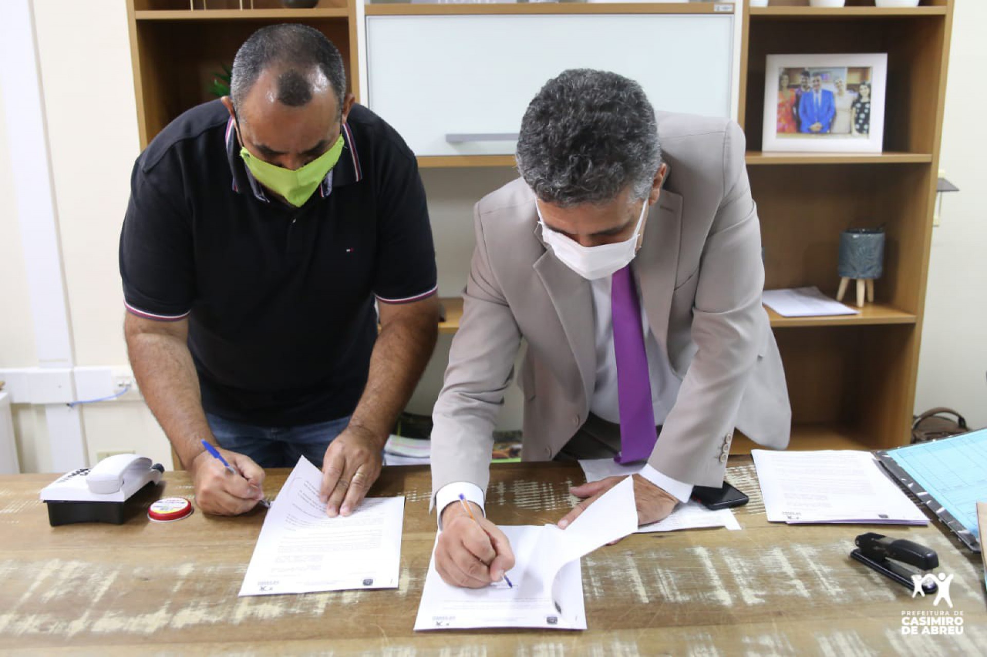 Prefeitos Marcelino Borba e Ramon Gidalte assinaram Termo de cooperação - Divulgação/Jonathan Vidal