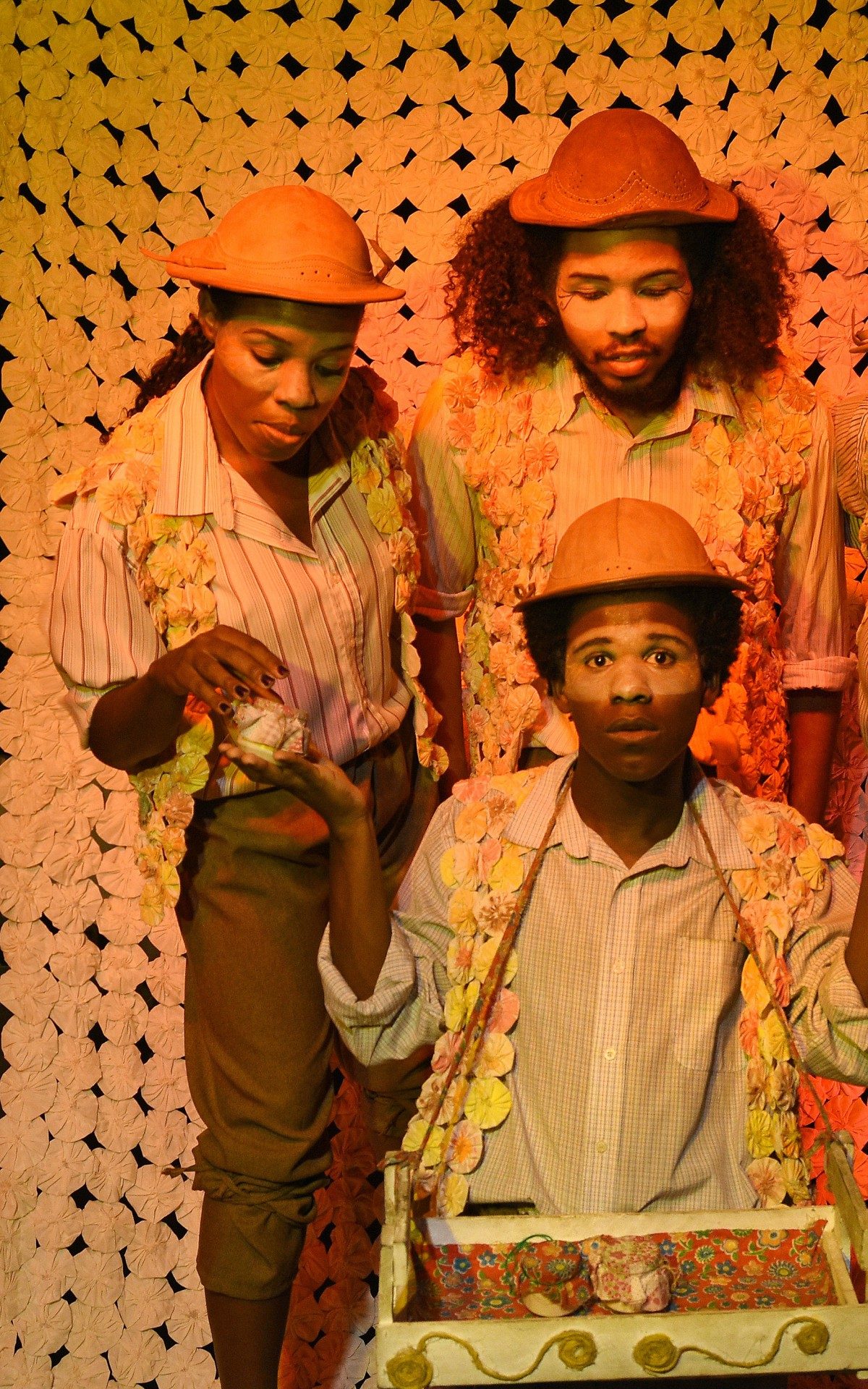 Atores apresentam o espet&aacute;culo musicado 'Jo&atilde;o do Vale: O Carcar&aacute; da Baixada'