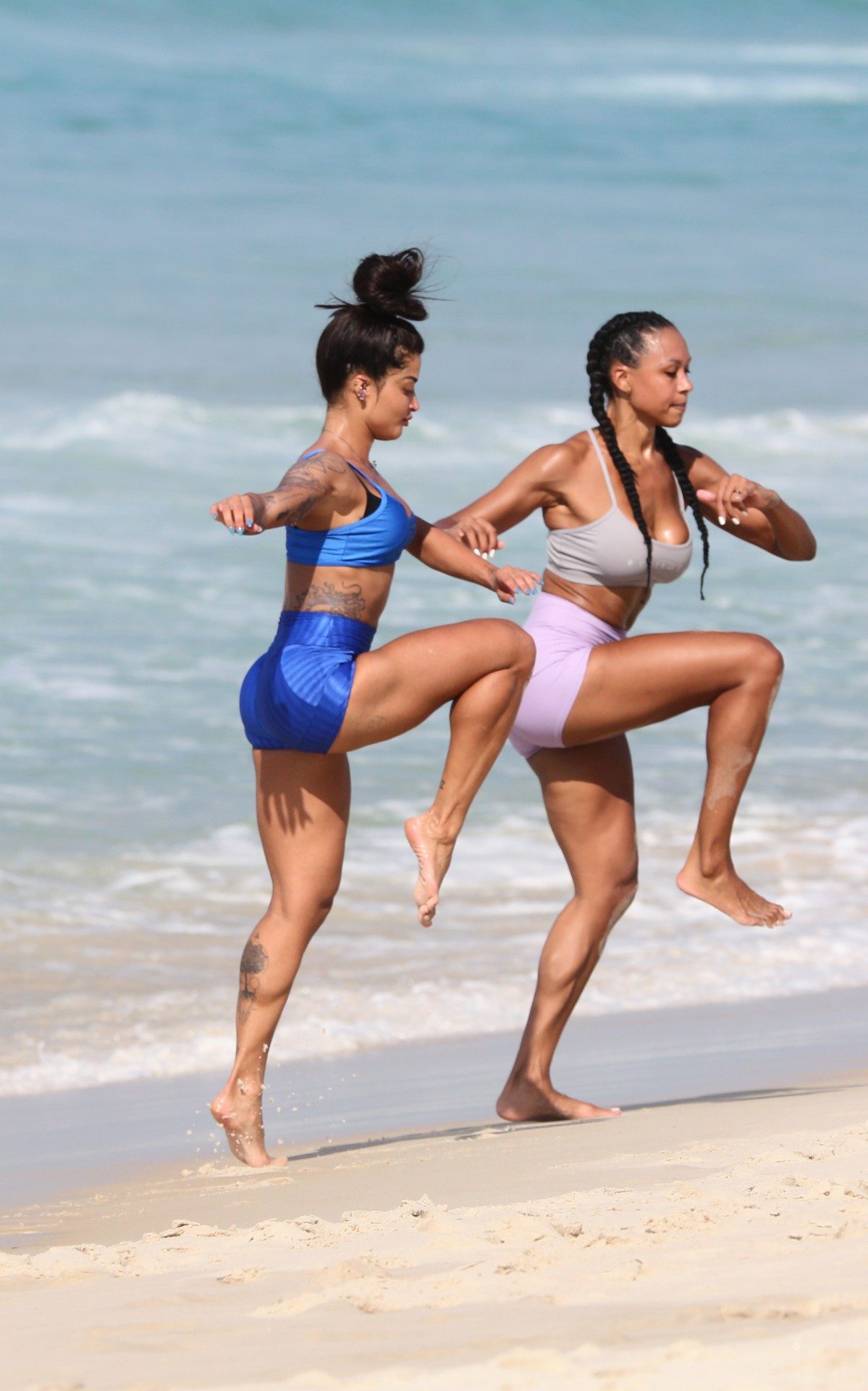 Aline Riscado treina na praia nesta sexta-feira