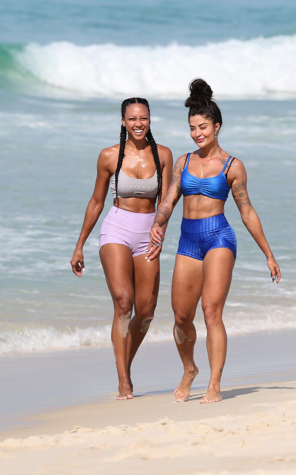 Aline Riscado treina na praia nesta sexta-feira