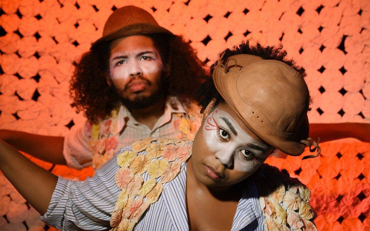 Atores apresentam o espet&aacute;culo musicado por diversos bairros de Nova Igua&ccedil;u