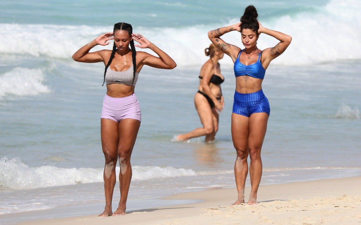 Aline Riscado treina na praia nesta sexta-feira