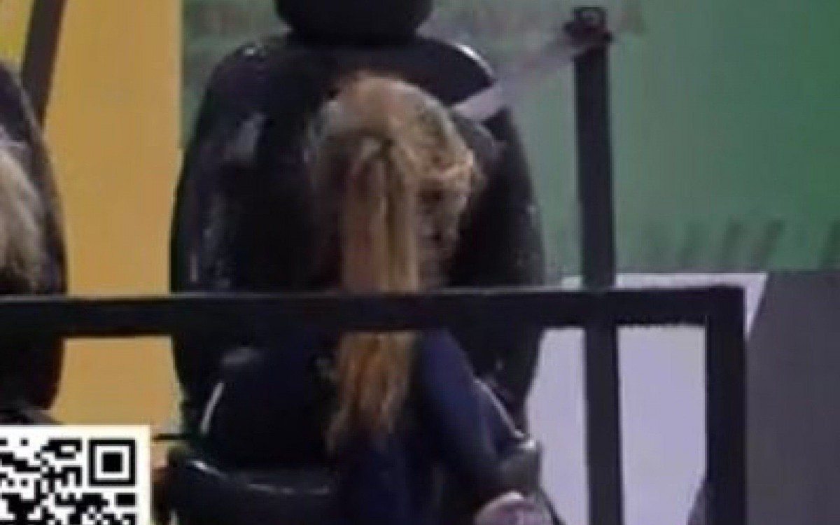 Viih Tube chateada com os jatos de &aacute;gua