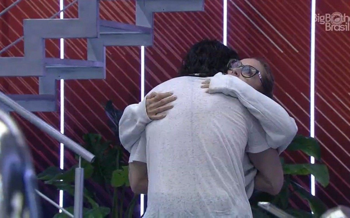 Após deixar a prova, Fiuk chorou e foi consolado por Carla Diaz: 'Está tudo bem'