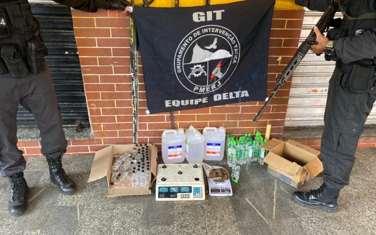 Pol&iacute;cia faz opera&ccedil;&atilde;o em comunidades da Zona Norte do Rio e apreende drogas