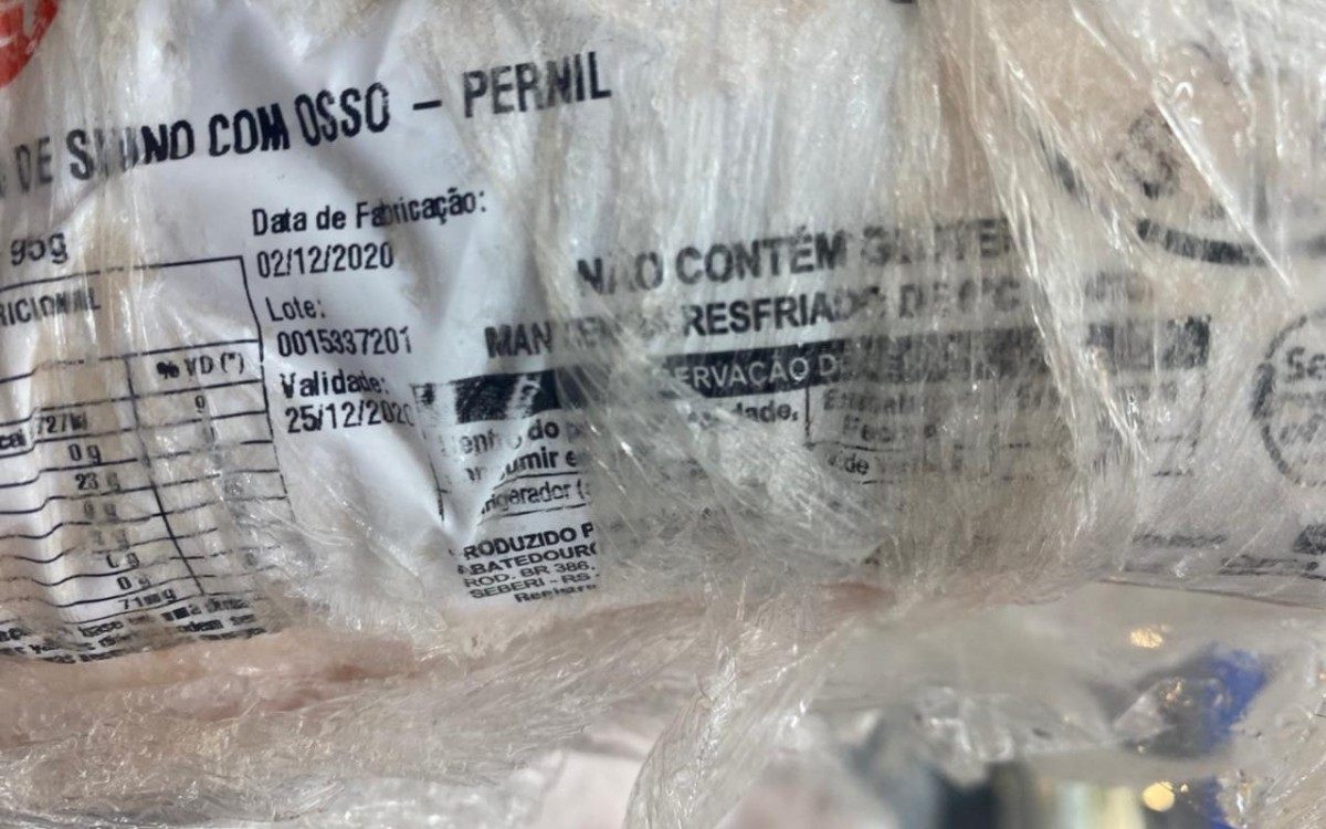 No estabelecimento, foram encontrados alguns produtos fora da validade e que estavam em estado de conserva&ccedil;&atilde;o fora da temperatura