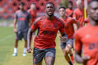 Clube da Áustria envia carta de intenção e demonstra interesse em Otávio, do Flamengo