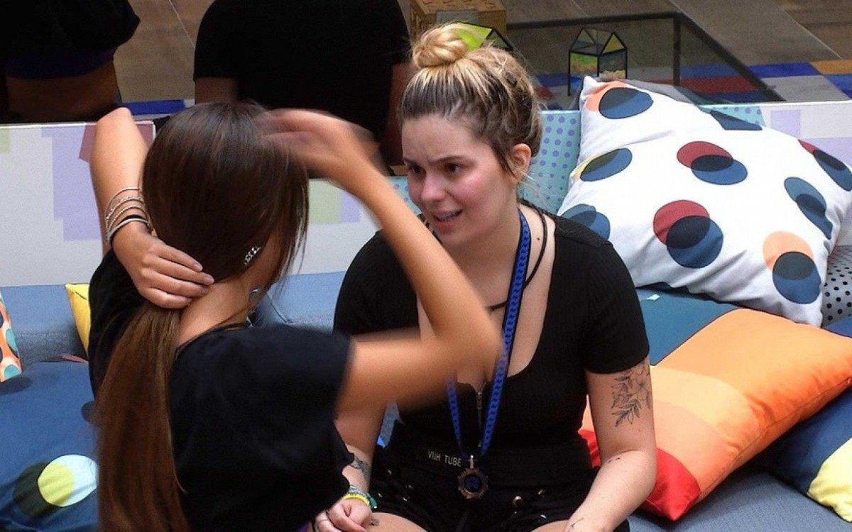 Viih Tube e Tha&iacute;s