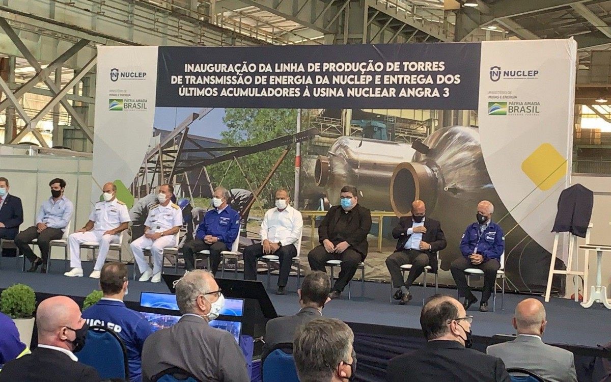 Autoridades da Marinha, do Executivo e do Legislativo de Itagua&iacute;, o presidente e diretores da Nuclep e funcion&aacute;rios participaram da cerim&ocirc;nia