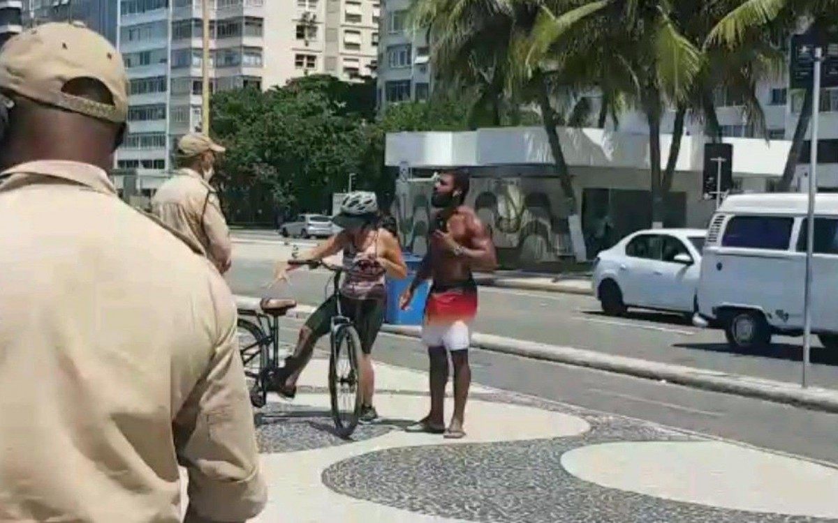 Confus&atilde;o na orla de Copacabana na manh&atilde; deste s&aacute;bado (20)

