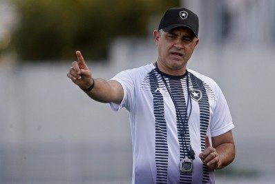 Com pressão aumentando, dirigentes do Botafogo discutem permanência de Marcelo Chamusca