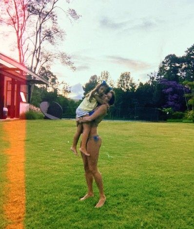 Deborah Secco e a filha Maria Flor - Reprodução