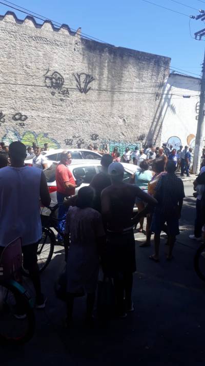 O disparo foi efetuado por dois homens encapuzados, segundo testemunhas