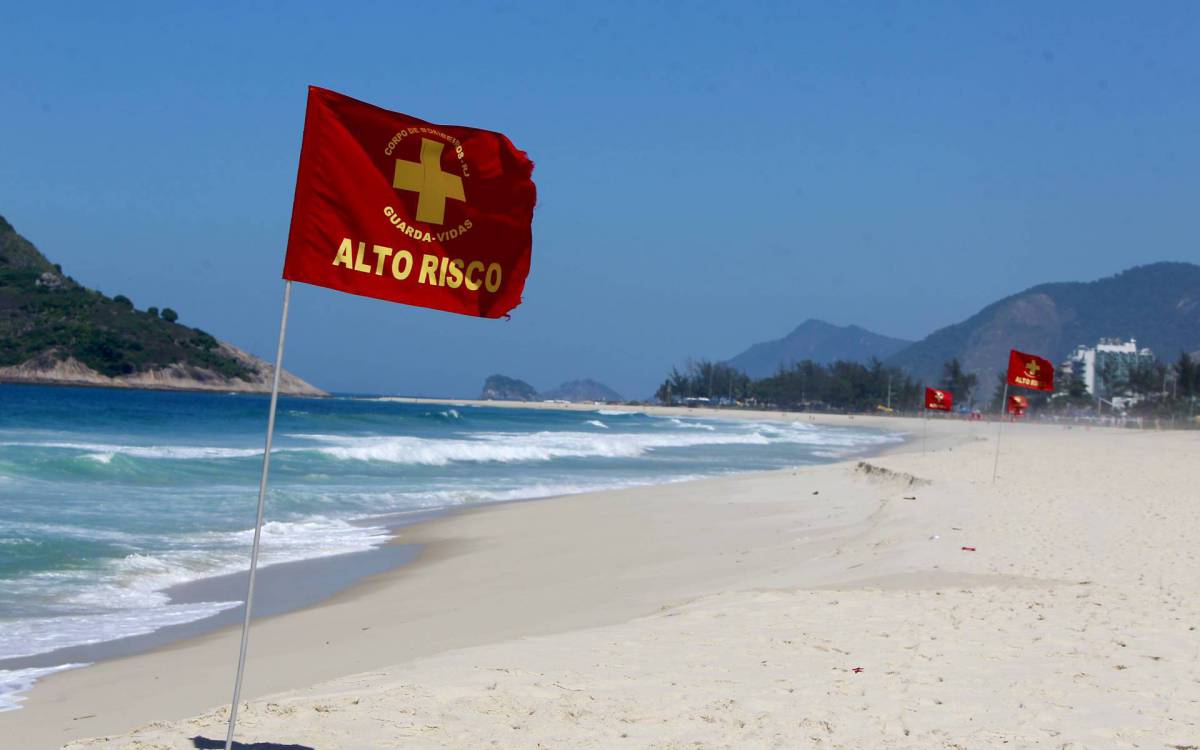  Praia do Recreio vazia em meio &agrave; pandemia 