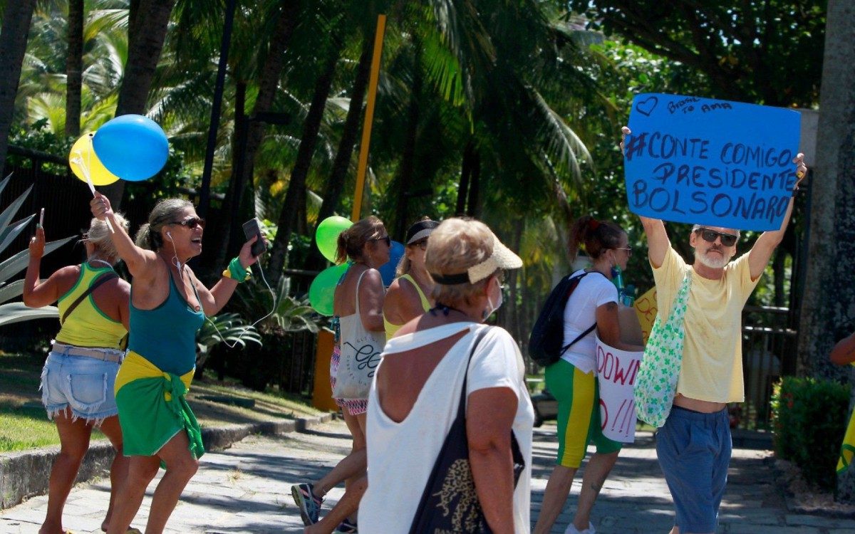 Manifestantes pr&oacute;-Bolsonaro n&atilde;o usam m&aacute;scaras durante ato deste domingo