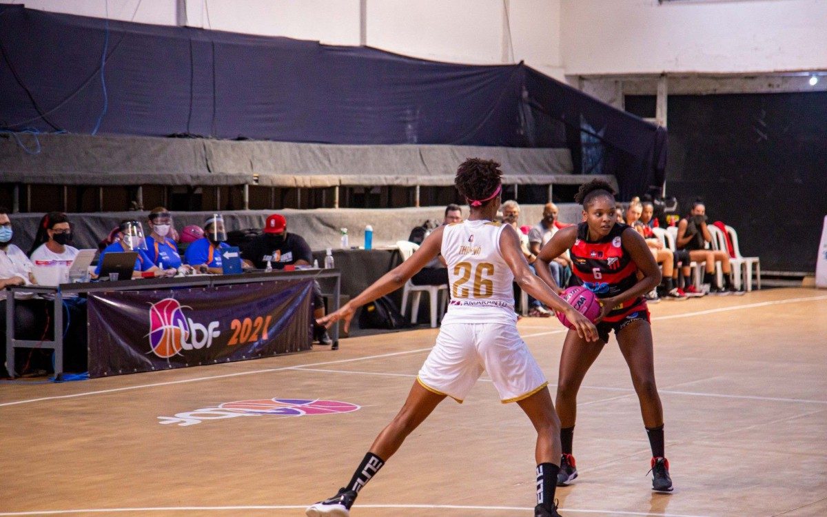 Basquete Feminino de Mesquita vence Ituano por 82 X 77