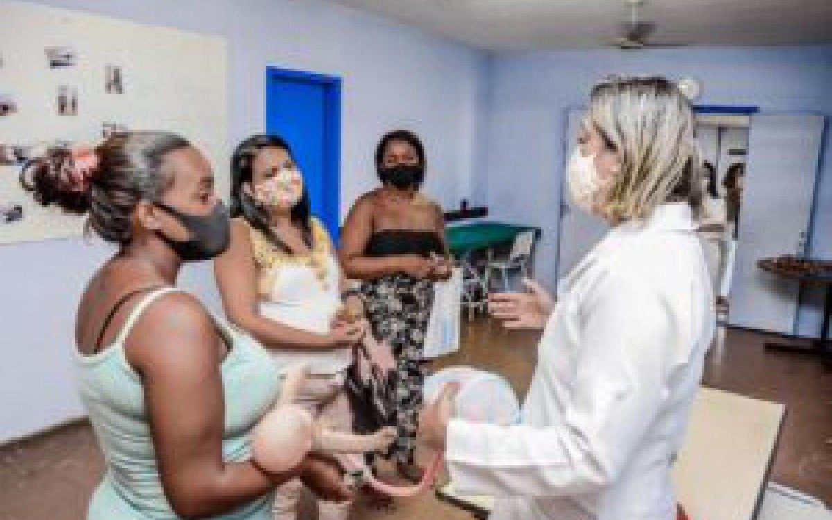 Gestantes do novo programa assistencial "Gestante em Movimento" receberam as primeiras orienta&ccedil;&otilde;es das profissionais de sa&uacute;de.