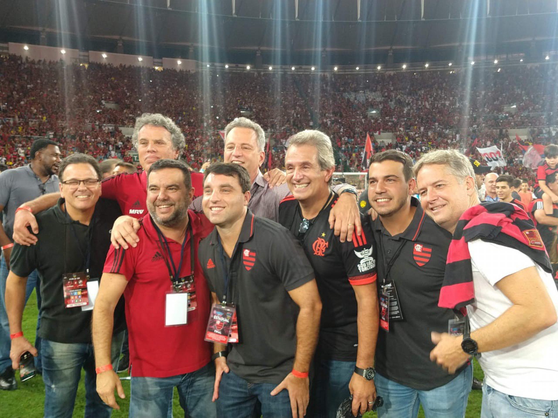Membros do Conselho de Futebol reunidos no campo do Maracanã - Venê Casagrande