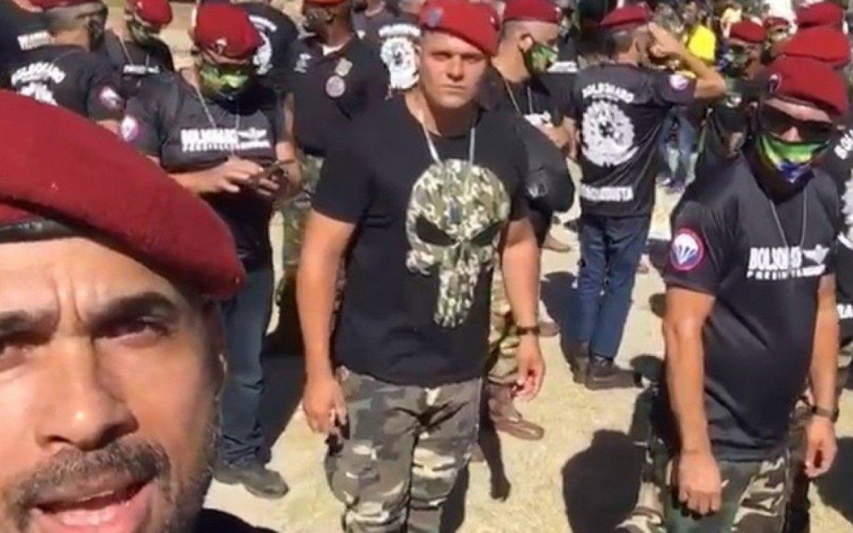 Manifesta&ccedil;&atilde;o pr&oacute;-Bolsonaro fez amea&ccedil;as a quem defende o impeachment do presidente