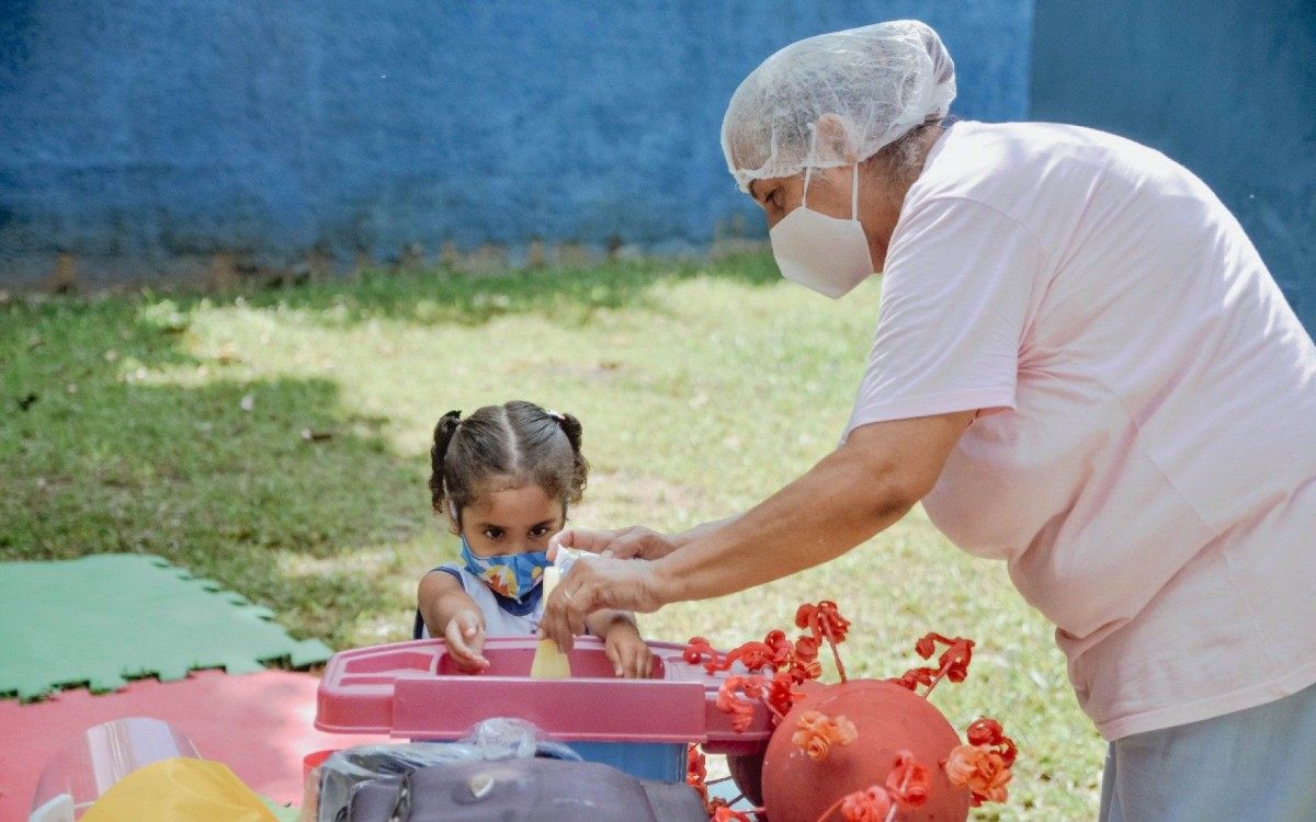 Alunos de Mag&eacute; aprendem sobre preven&ccedil;&atilde;o ao coronav&iacute;rus dentro da sala de aula - Phelipe Santos/Divulga&ccedil;&atilde;o