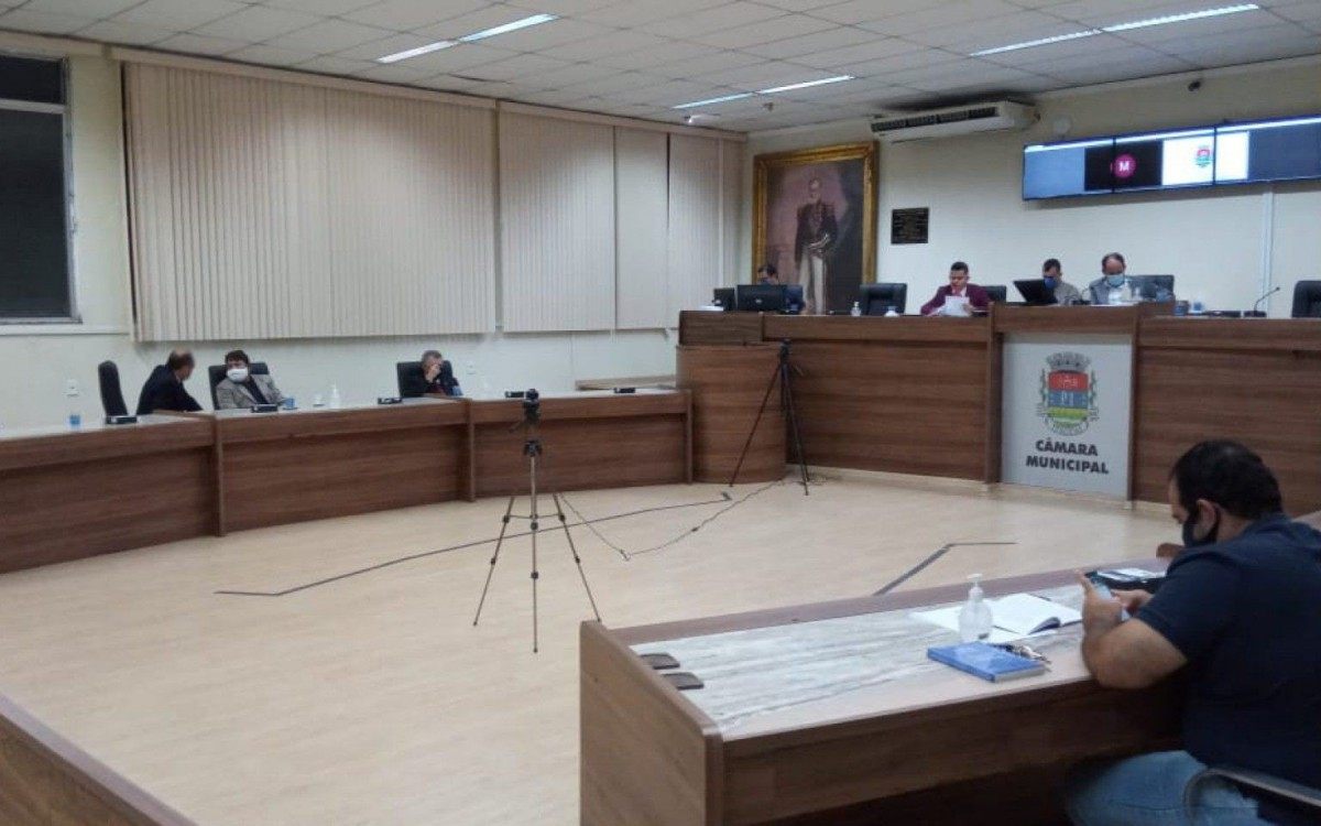 C&acirc;mara aprovou lei que estabelece puni&ccedil;&otilde;es a quem desobedecer restri&ccedil;&otilde;es sanit&aacute;rias em Itagua&iacute;, dentre elas, multas que podem chegar a mais de 500 reais para cidad&atilde;os 100 mill reais para empresas