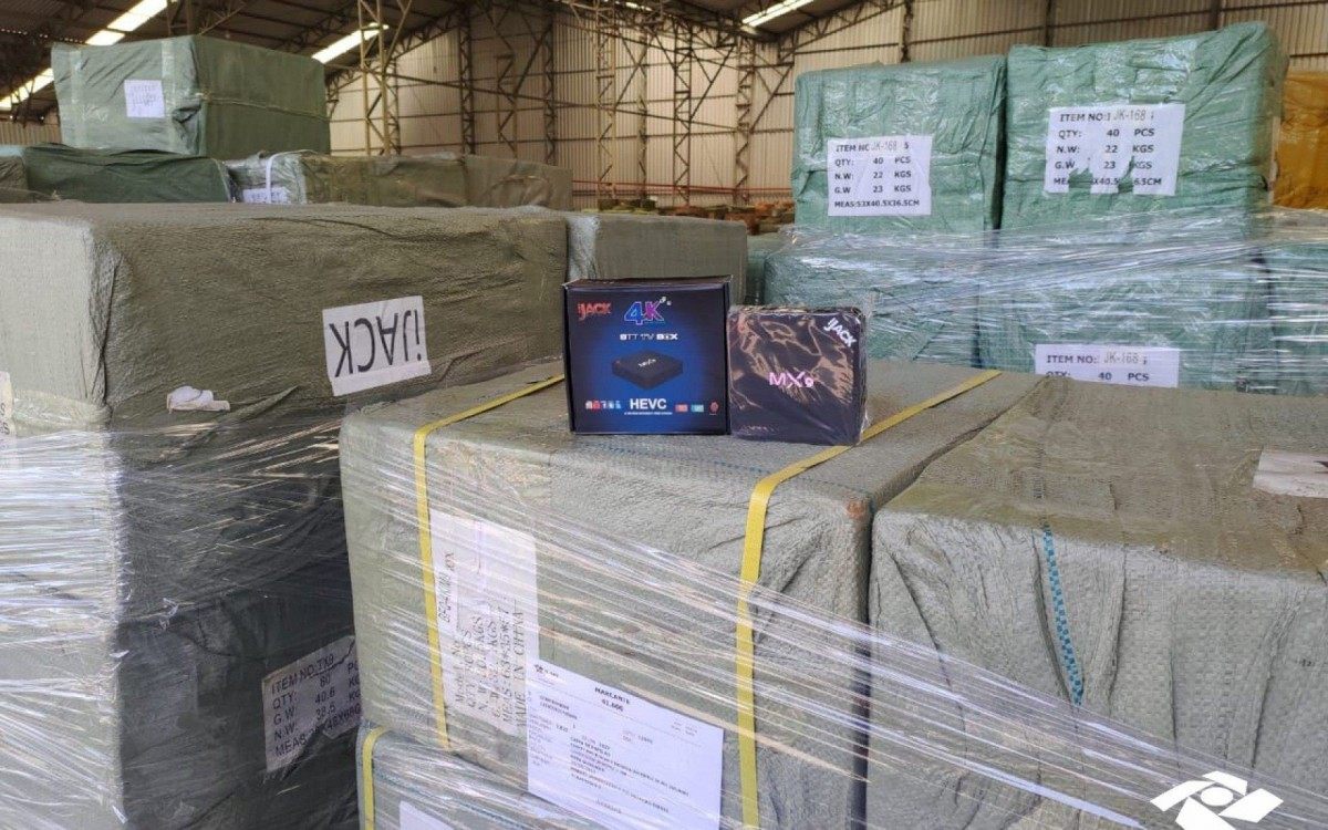 Equipamentos estavam em terra e Receita Federal fez apreens&atilde;o por se tratar de mercadoria comercializada ilegalmente