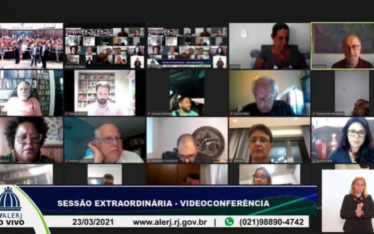 Sess&atilde;o aconteceu nesta ter&ccedil;a-feira e durou aproximadamente cinco horas