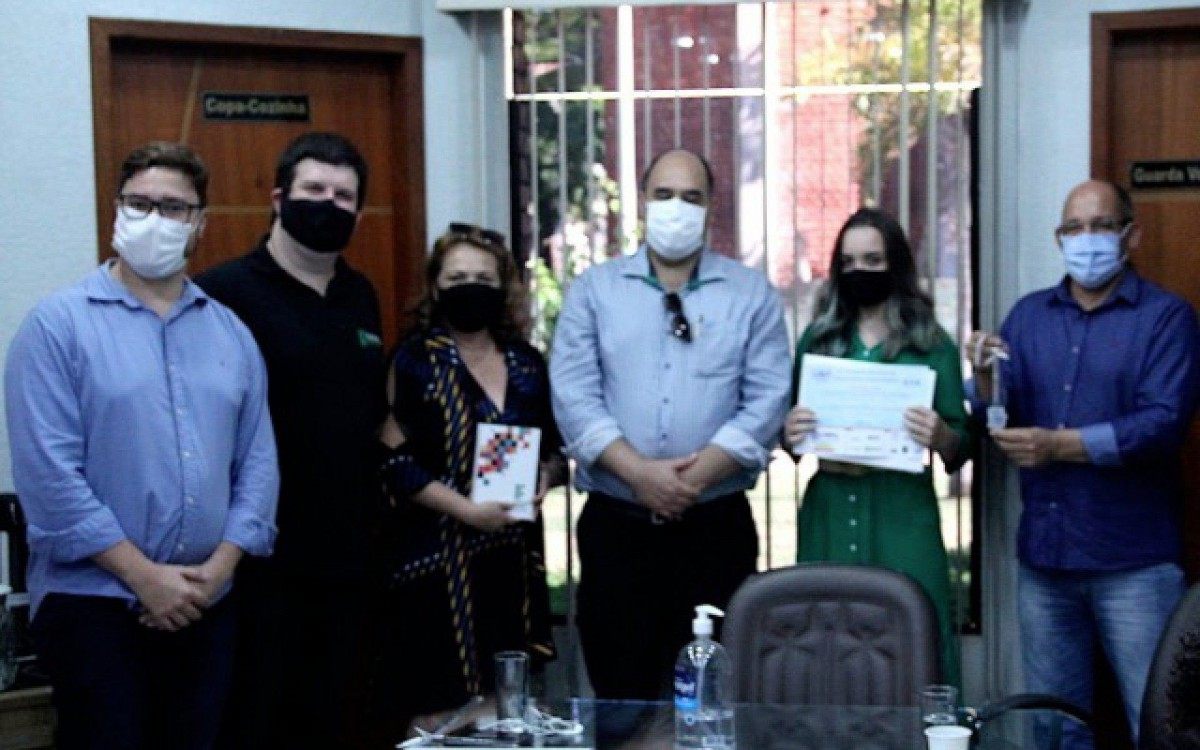 Al&eacute;m dos alunos, reuni&atilde;o tamb&eacute;m teve a presen&ccedil;a do reitor do IFRJ, Rafael Almada, e da secret&aacute;ria municipal de Educa&ccedil;&atilde;o, Isalira Gomes