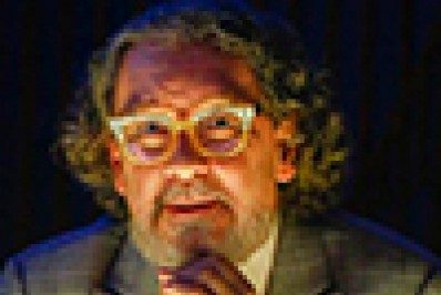 UM AMERICANO NORMAL, TÍPICO E O GUARDA DA ESQUINA