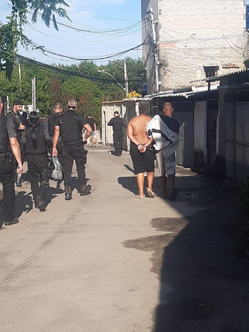 Ruan ainda foi autuado em flagrante por tr&aacute;fico junto com outro homem. Eles foram encontrados com drogas, segundo os policiais 