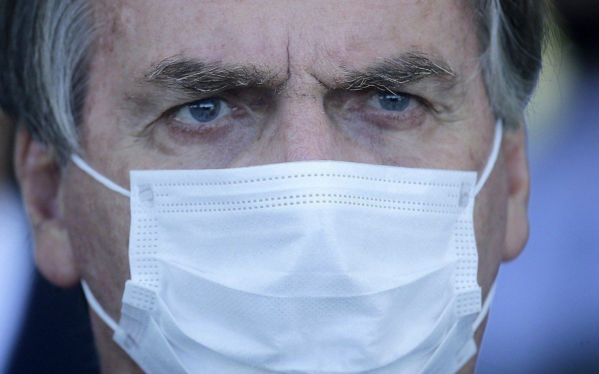 "Quem n&atilde;o tem alternativa, cale a boca. Deixe de ser canalha em criticar quem usa alguma coisa", declarou Bolsonaro.