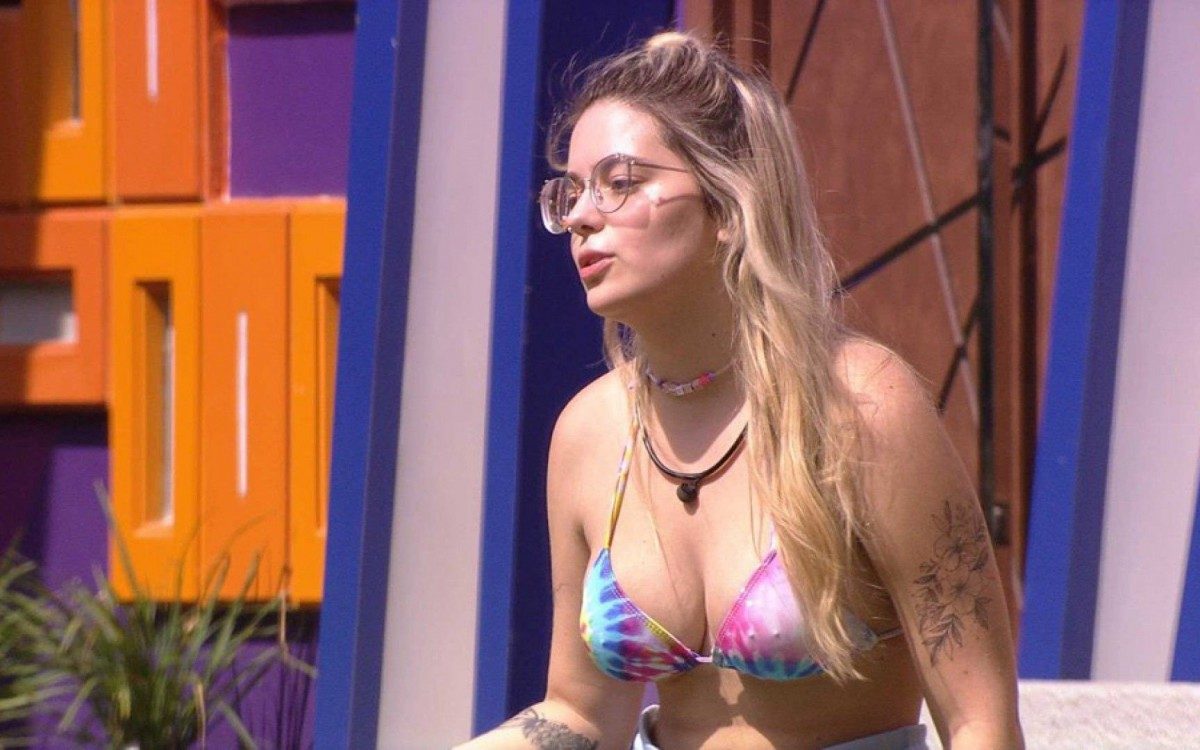 Kamylinha santos pagando peitinho