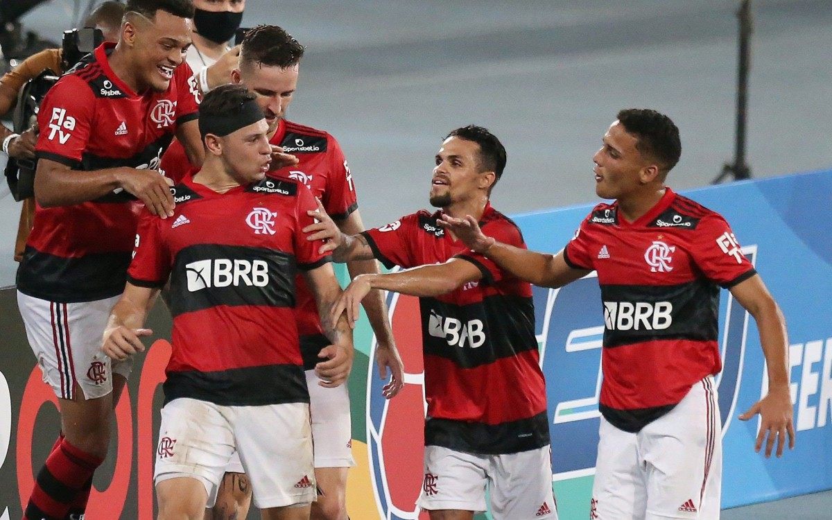 O Flamengo venceu o cl&aacute;ssico diante do Botafogo por 2 a 0