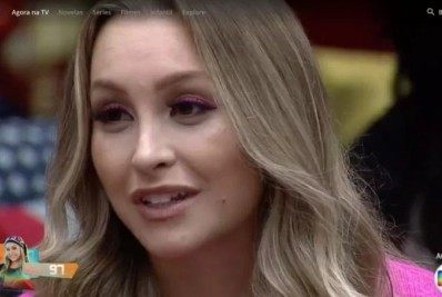 Carla Diaz relembra luta contra um câncer em campanha de conscientização