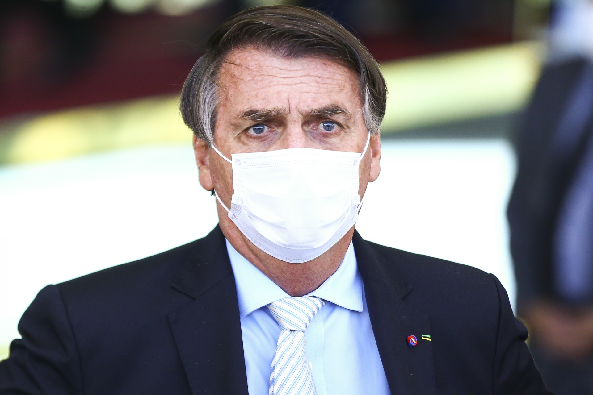 'Ex&eacute;rcito quem d&aacute; sustenta&ccedil;&atilde;o para ningu&eacute;m ousar ir al&eacute;m da Constitui&ccedil;&atilde;o', diz Bolsonaro